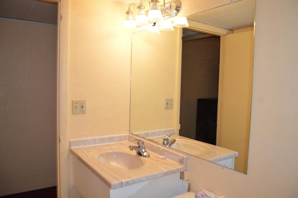 Travelers Inn South Brunswick Terrace Εξωτερικό φωτογραφία