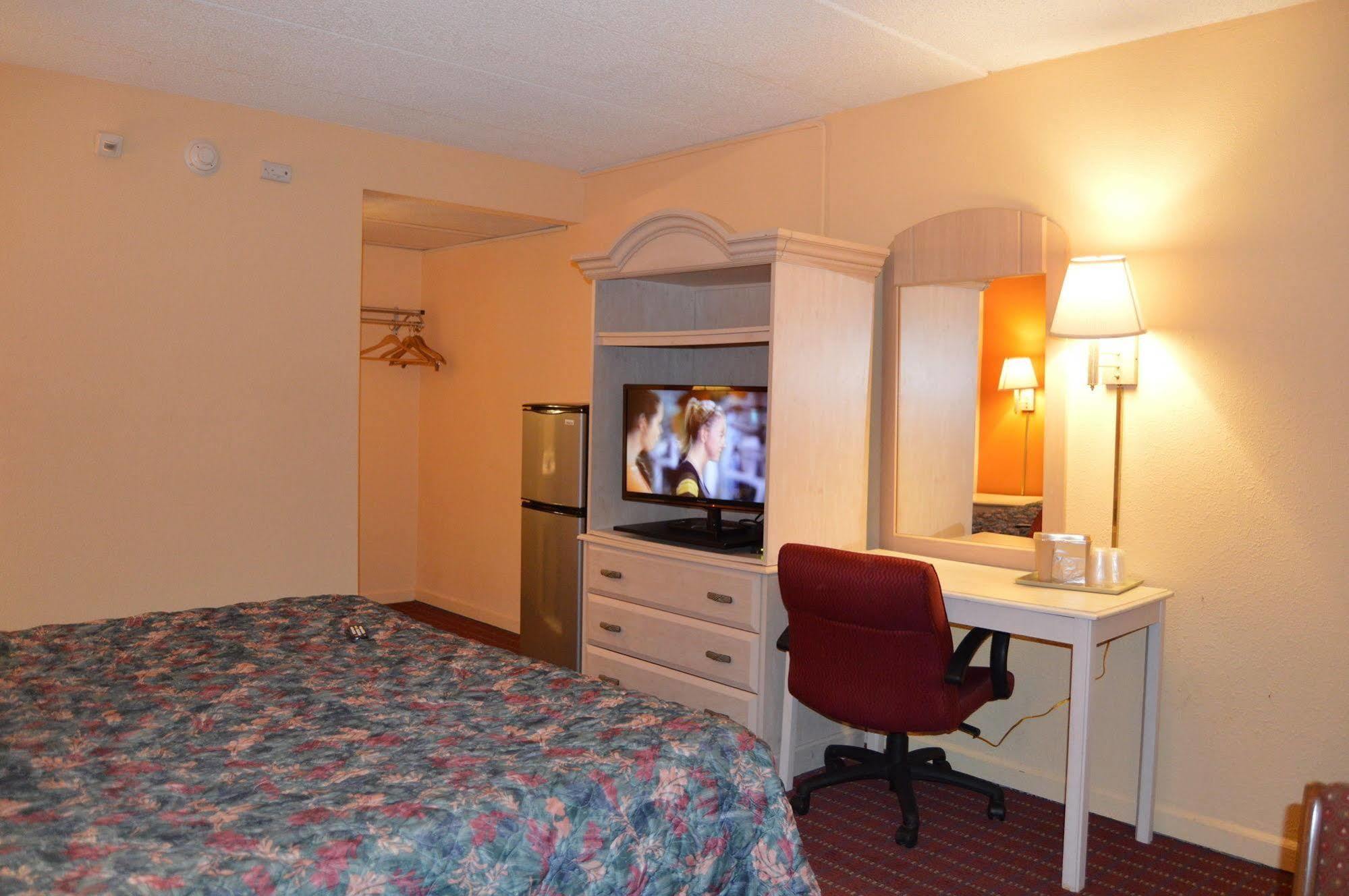 Travelers Inn South Brunswick Terrace Εξωτερικό φωτογραφία