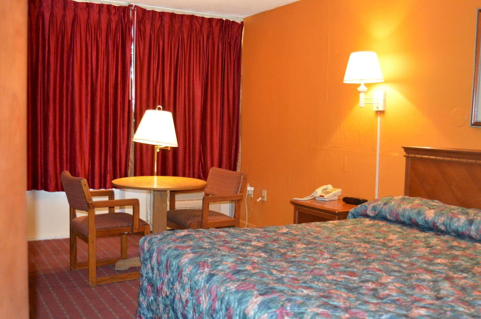 Travelers Inn South Brunswick Terrace Εξωτερικό φωτογραφία