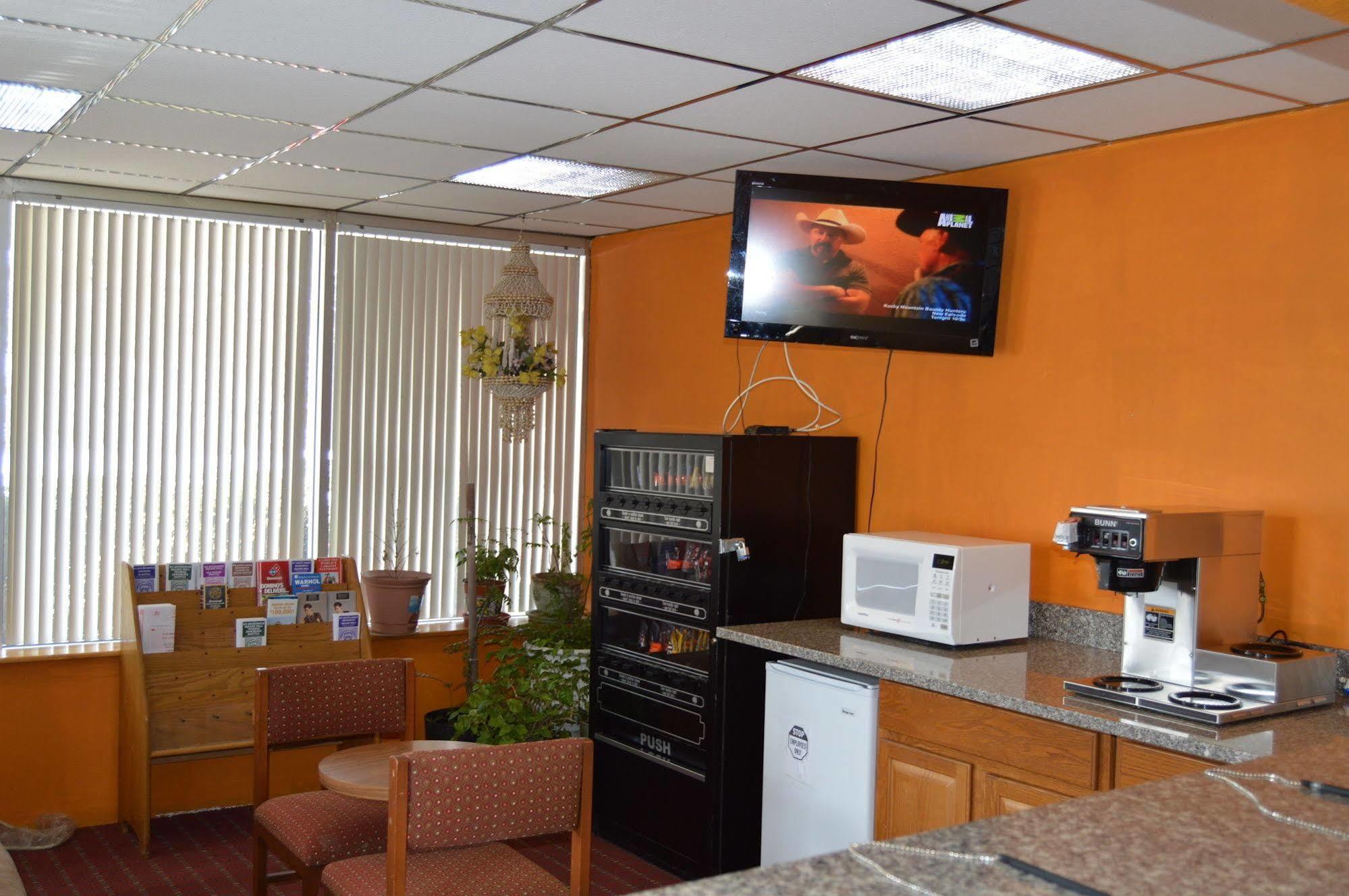 Travelers Inn South Brunswick Terrace Εξωτερικό φωτογραφία